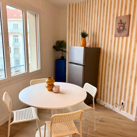 公寓 New Two-room Apartment, Center, Sleeps 4, Balcony