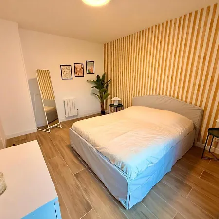 New Two-room Apartment, Center, Sleeps 4, Balcony * 格勒诺布尔